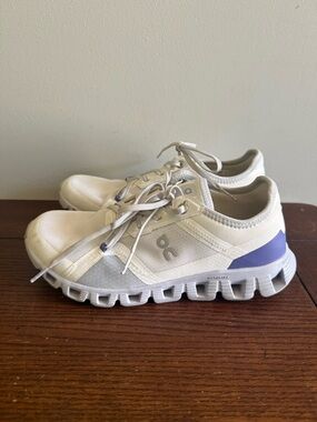 On Running Women’s  Running Shoes in White and Lavender 8